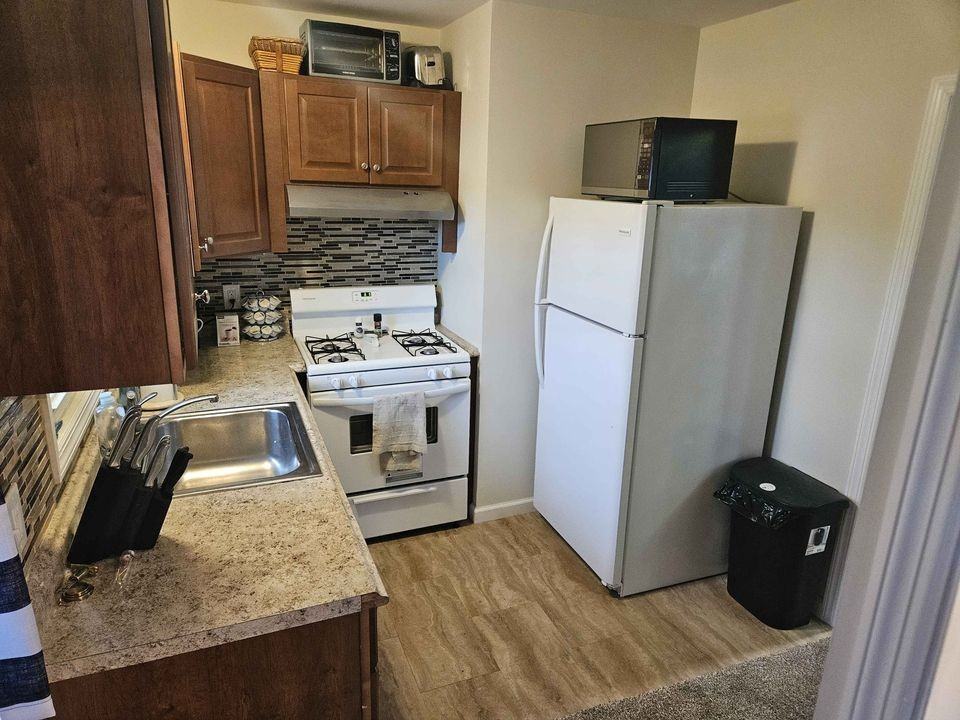 119 Lake Dr - Photo 2 of 10