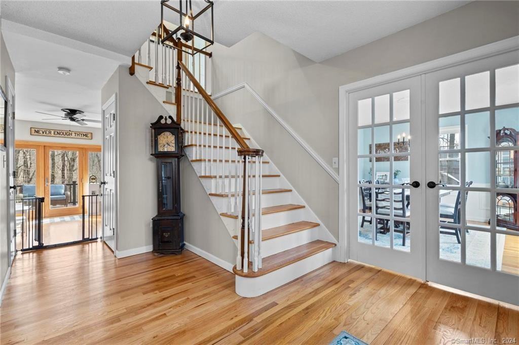 27 Enrico Rd - Photo 3 of 32