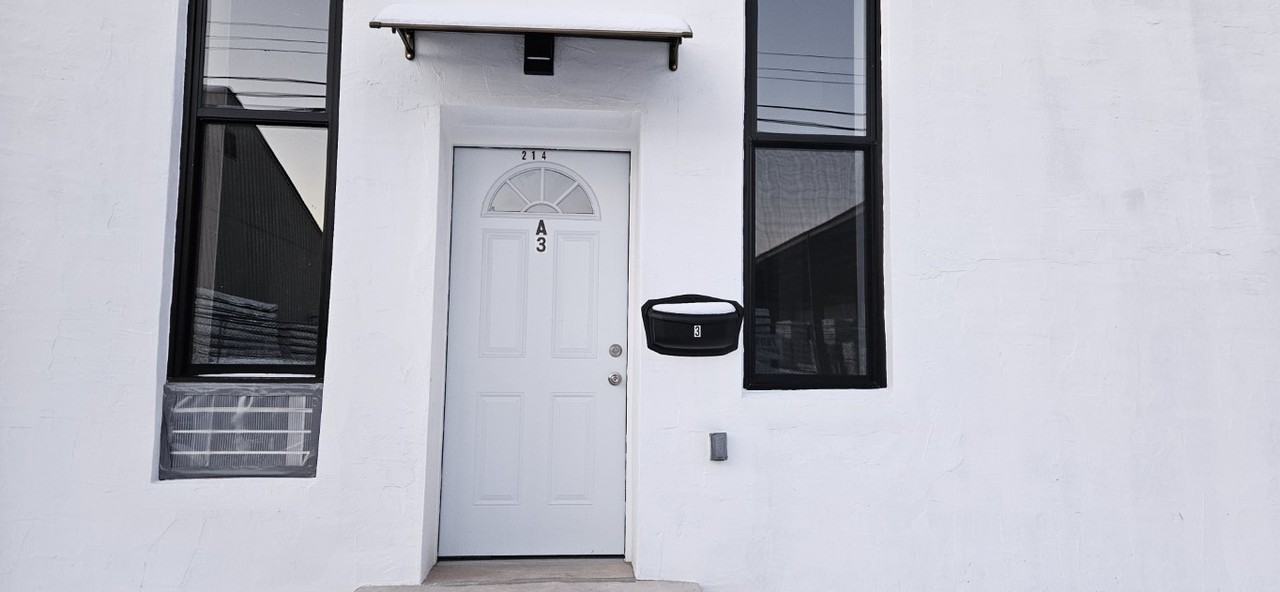 214 Pringle St - Photo 2 of 11