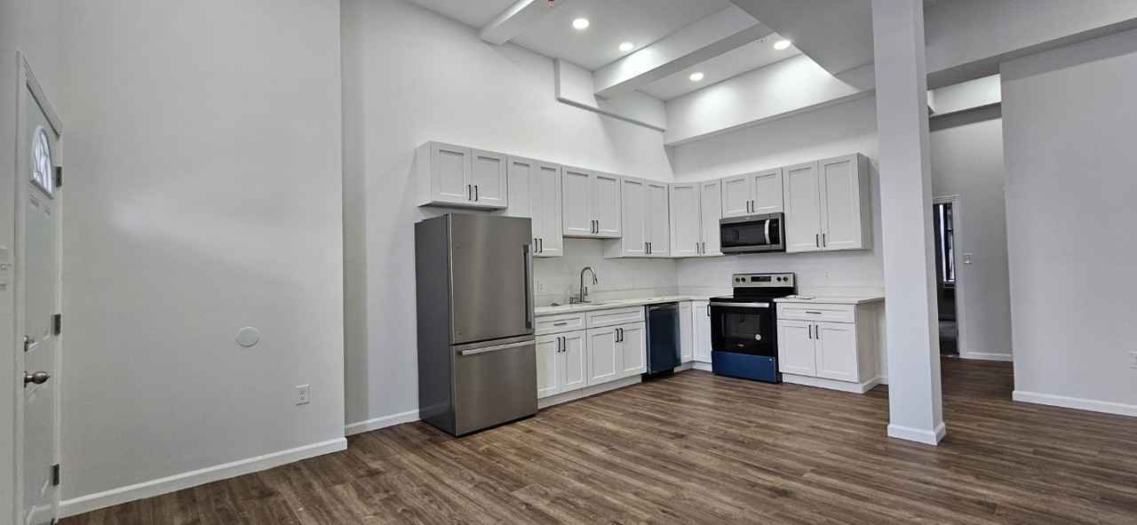 214 Pringle St - Photo 3 of 11