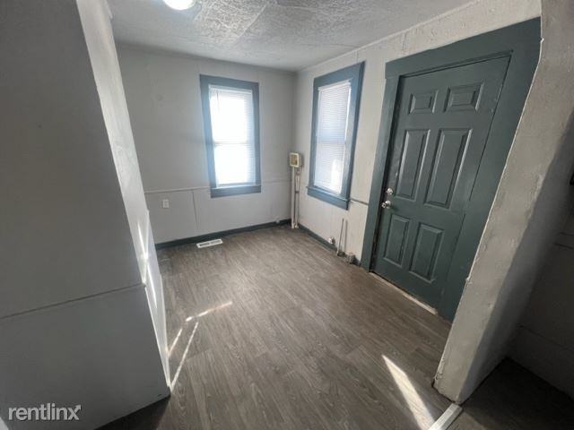 11133 E 9th St S - Photo 2 of 14