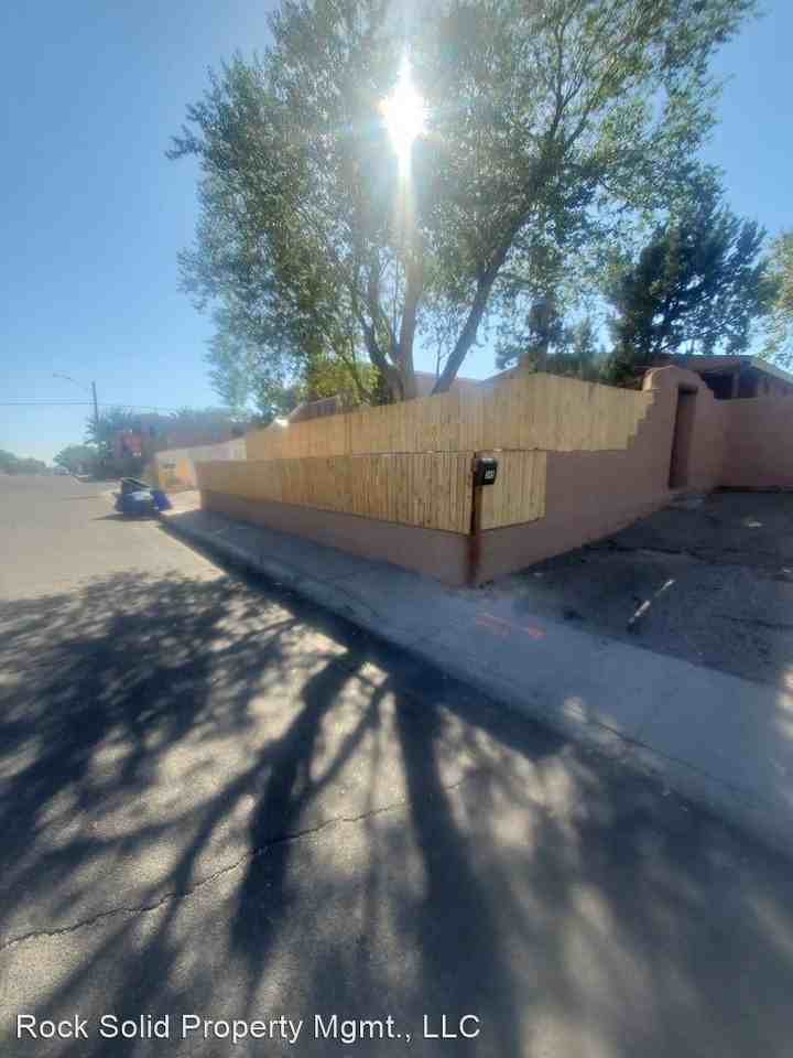 345 Pennsylvania St Se - Photo 2 of 26