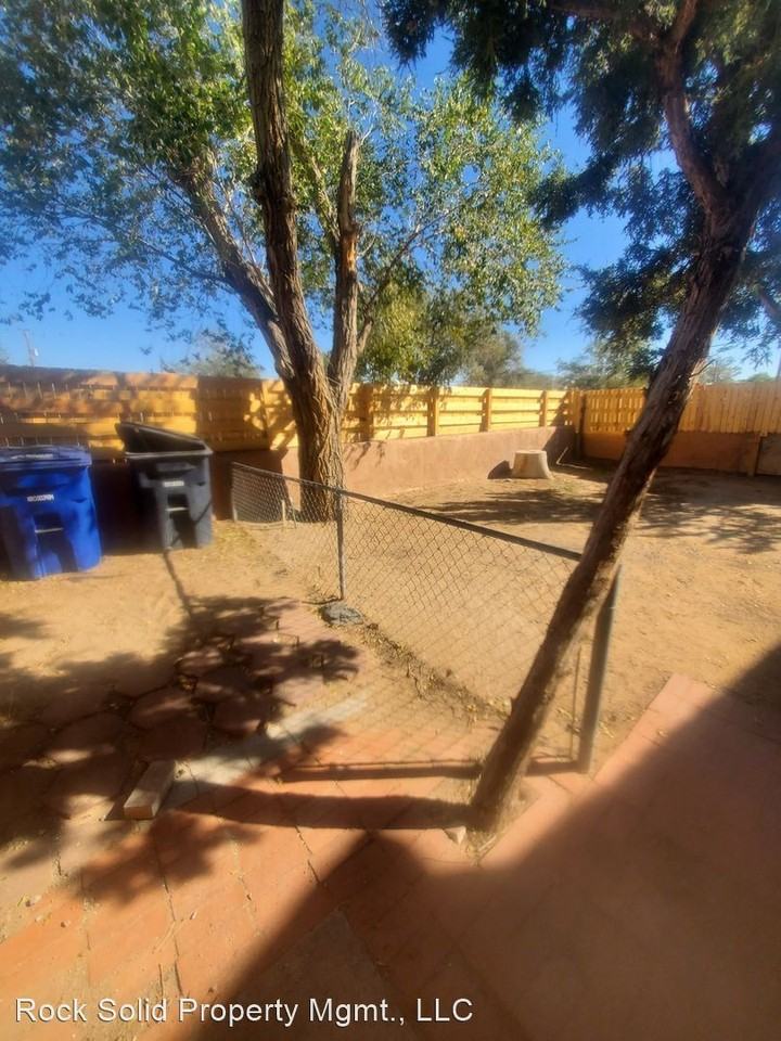 345 Pennsylvania St Se - Photo 3 of 26