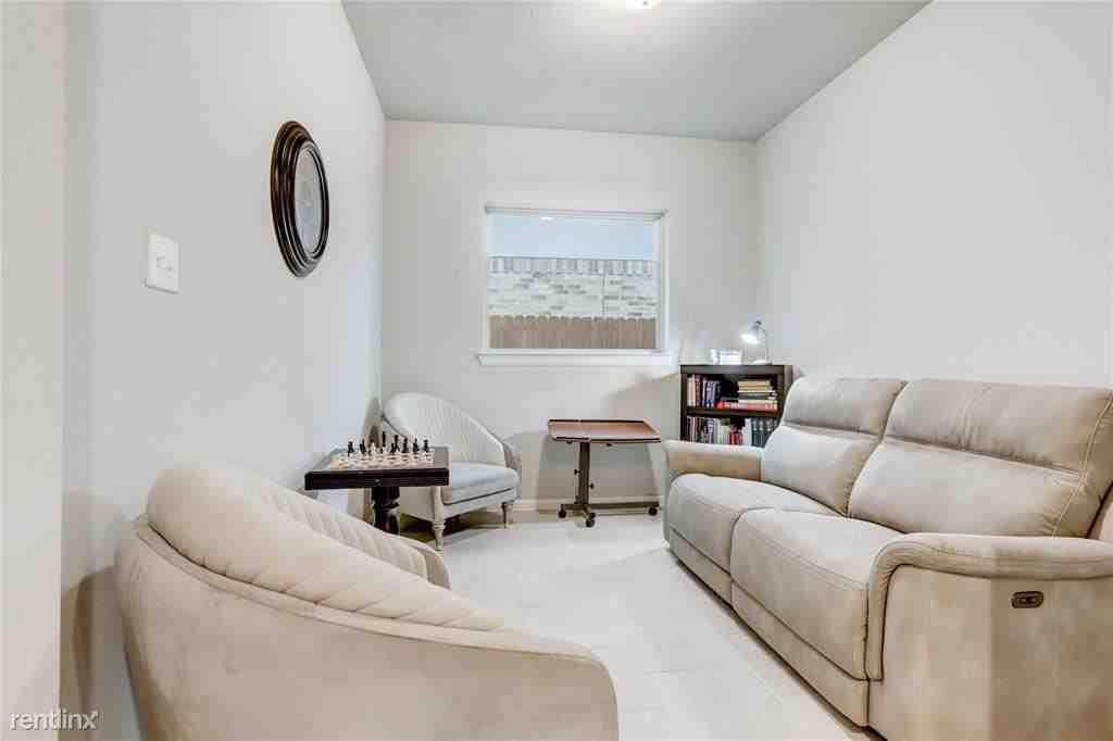 29326 Sweet Orange Ct - Photo 2 of 6