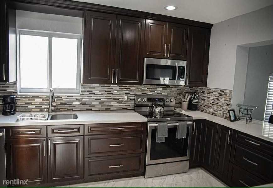 4211 Nw 23rd St - Photo 2 of 10