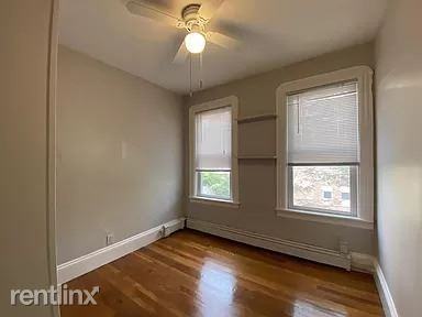 568 Green St - Photo 2 of 7