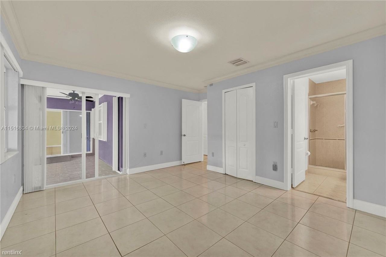 11352 Sw 245th St - Photo 3 of 8