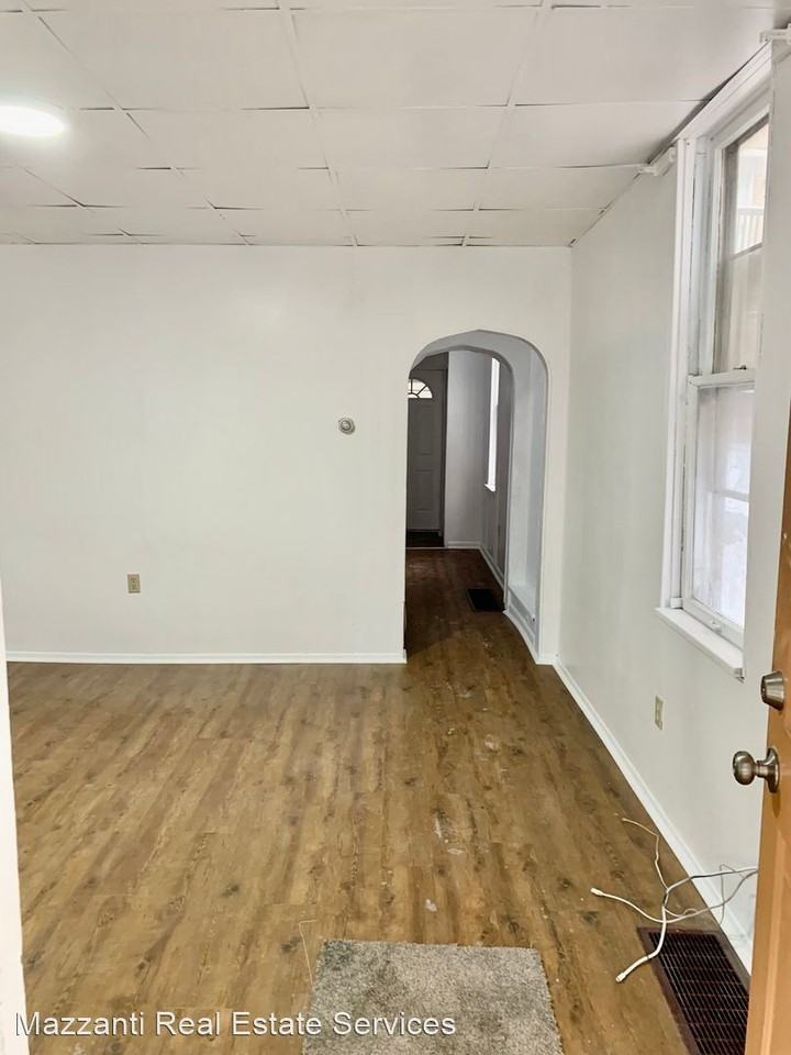 427 Howard St - Photo 3 of 31