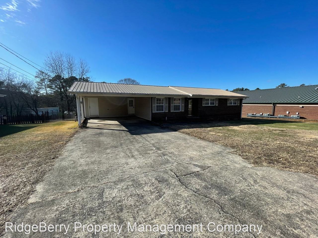 3006 Maple Rd Se - Photo 2 of 29