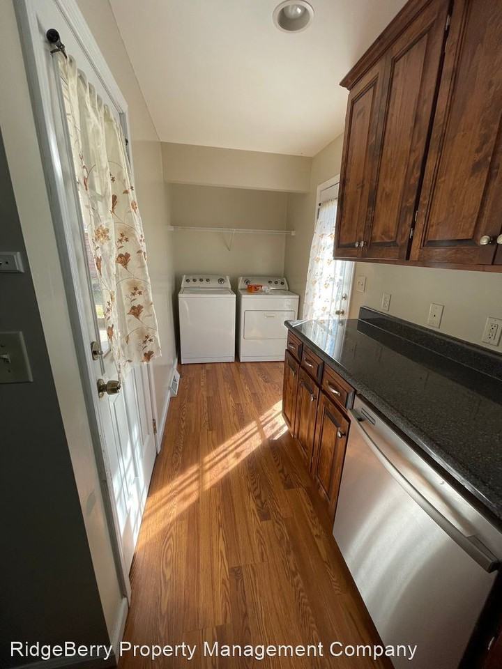 3006 Maple Rd Se - Photo 3 of 29