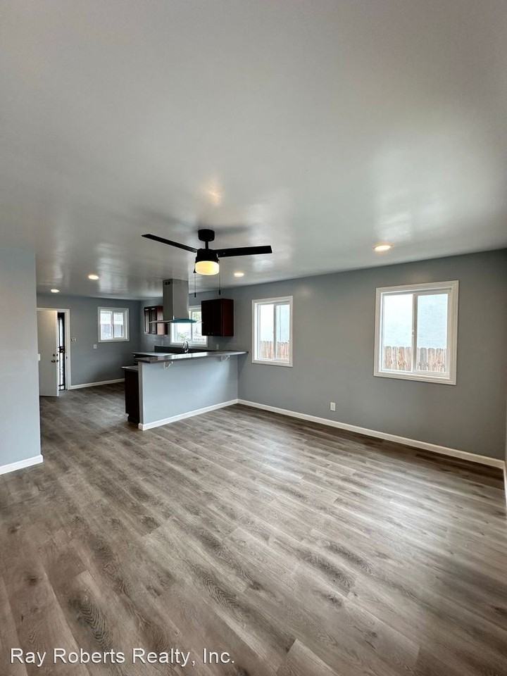 2727 Ohio Ave - Photo 2 of 14