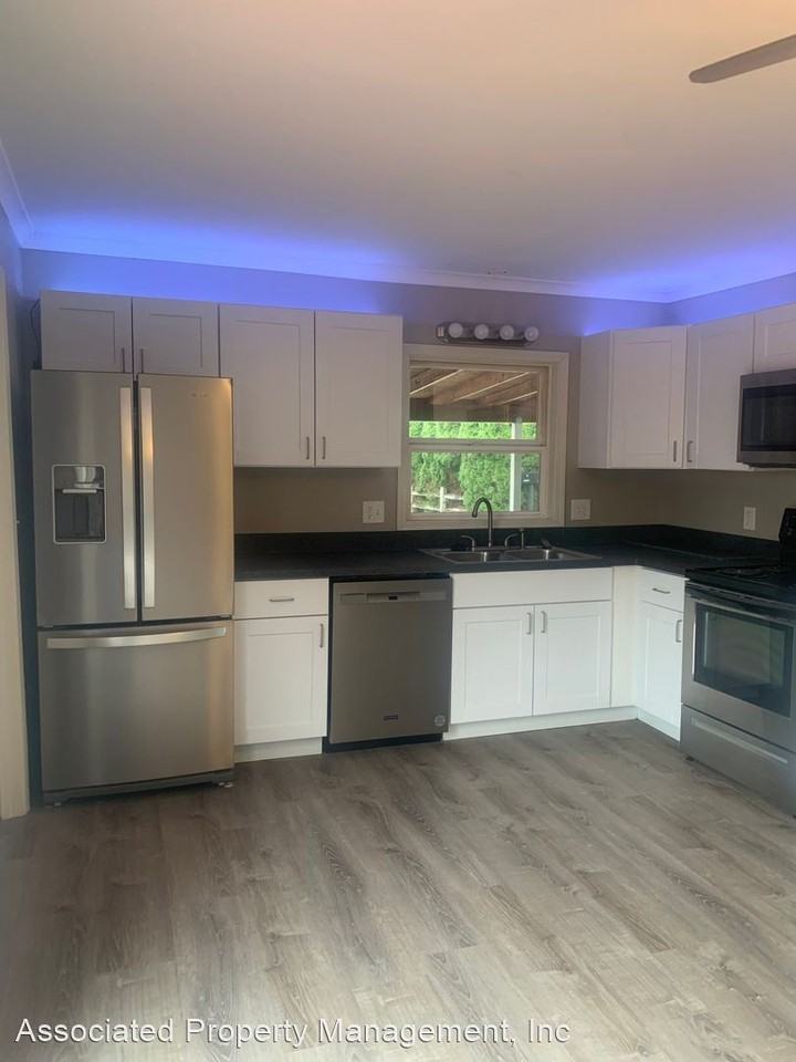 2435 21st Ave - Photo 3 of 18