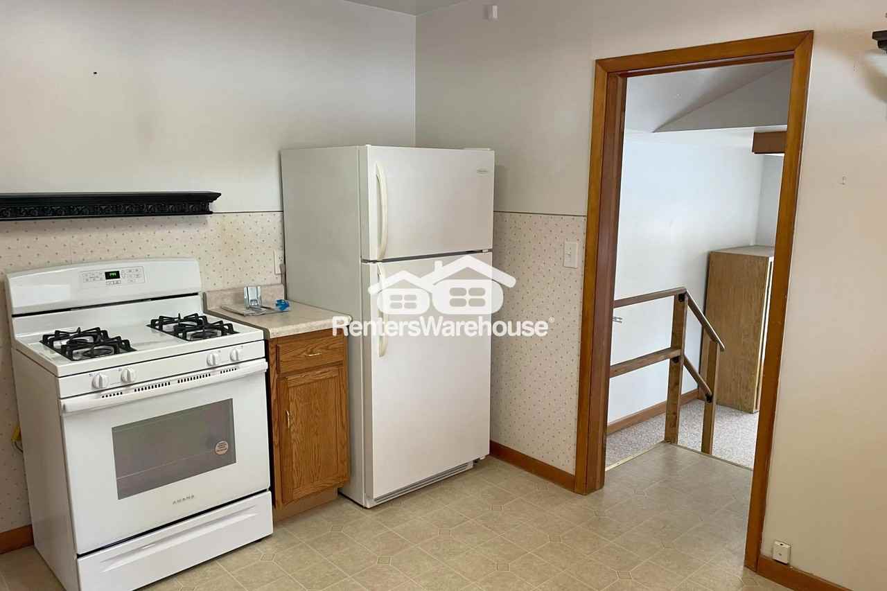 413 Main St - Photo 2 of 15