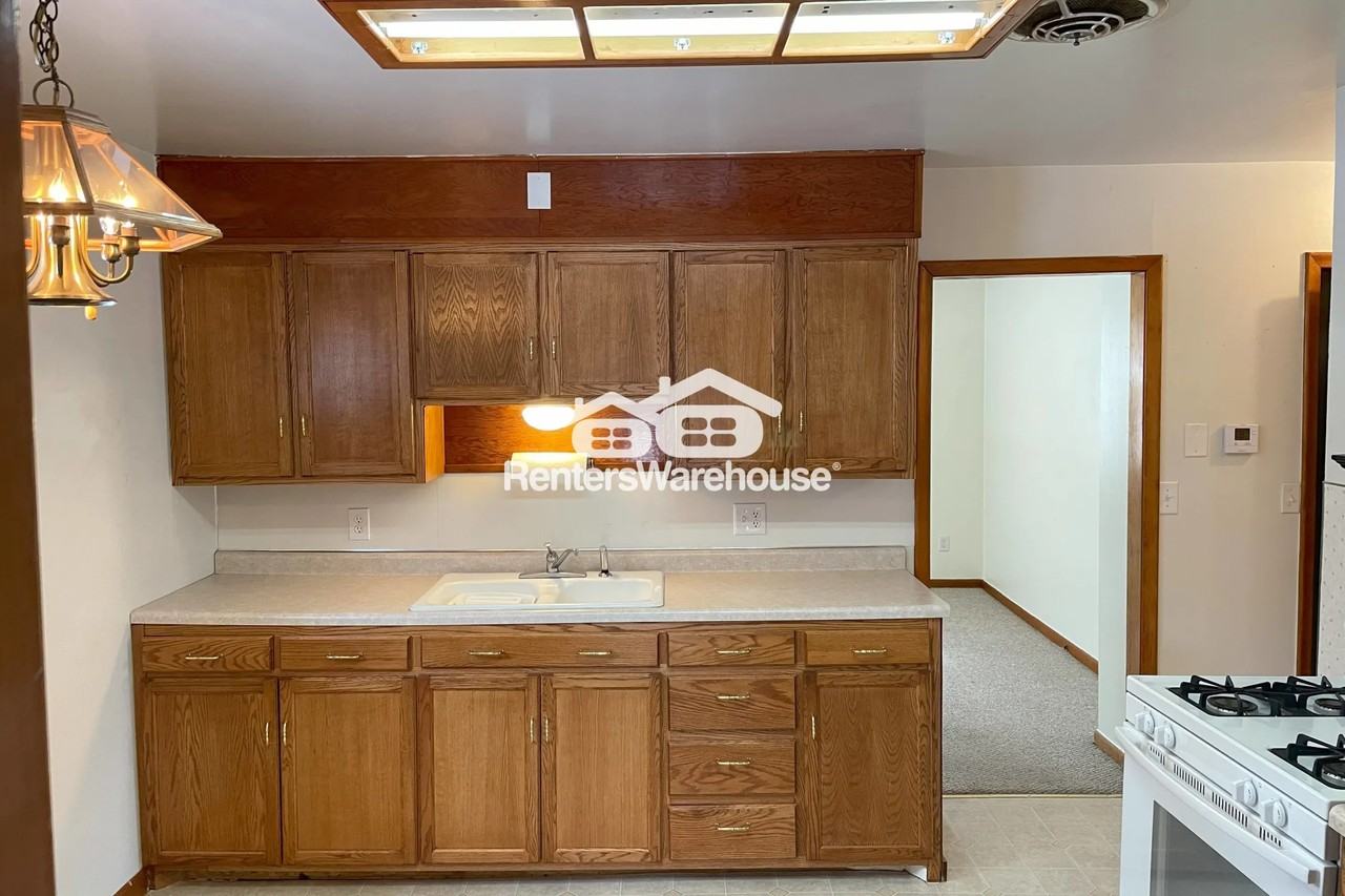 413 Main St - Photo 3 of 15