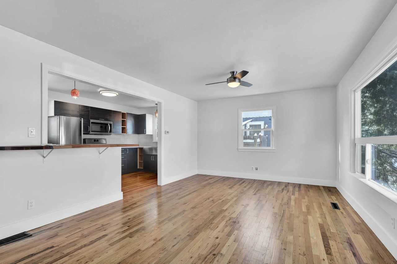 6103 W Russett St - Photo 3 of 20