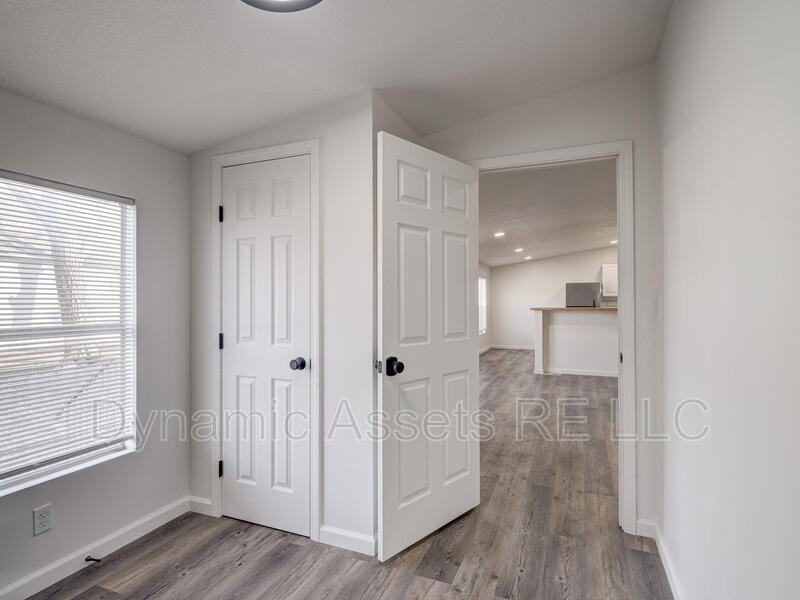 403 N Walnut St #B - Photo 6 of 29