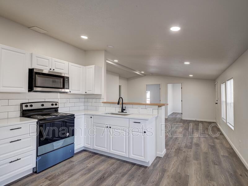 403 N Walnut St #B - Photo 5 of 29