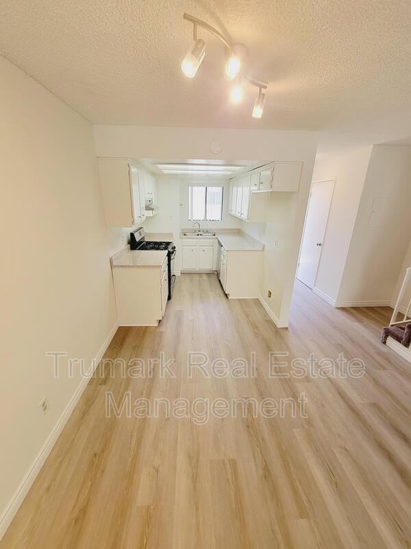 553 E Orange Grove Ave #D - Photo 3 of 14