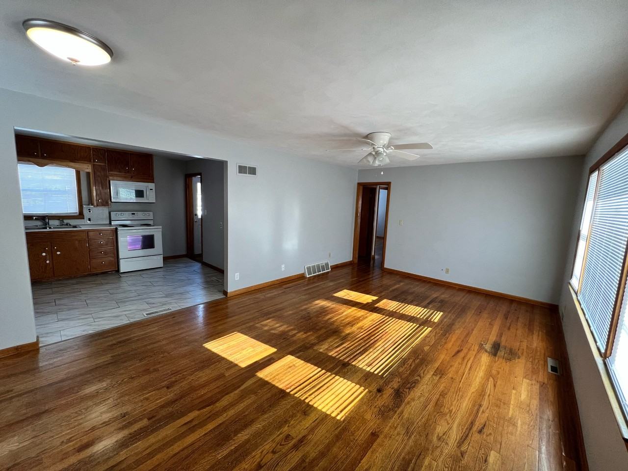 415 Anderson St - Photo 2 of 8