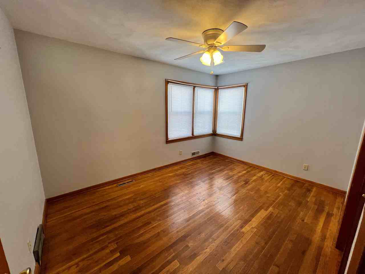 415 Anderson St - Photo 6 of 8