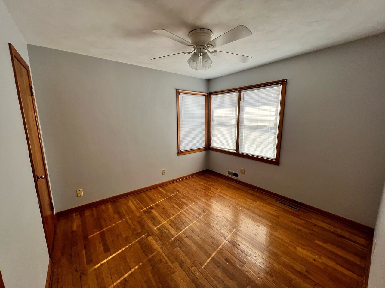 415 Anderson St - Photo 7 of 8