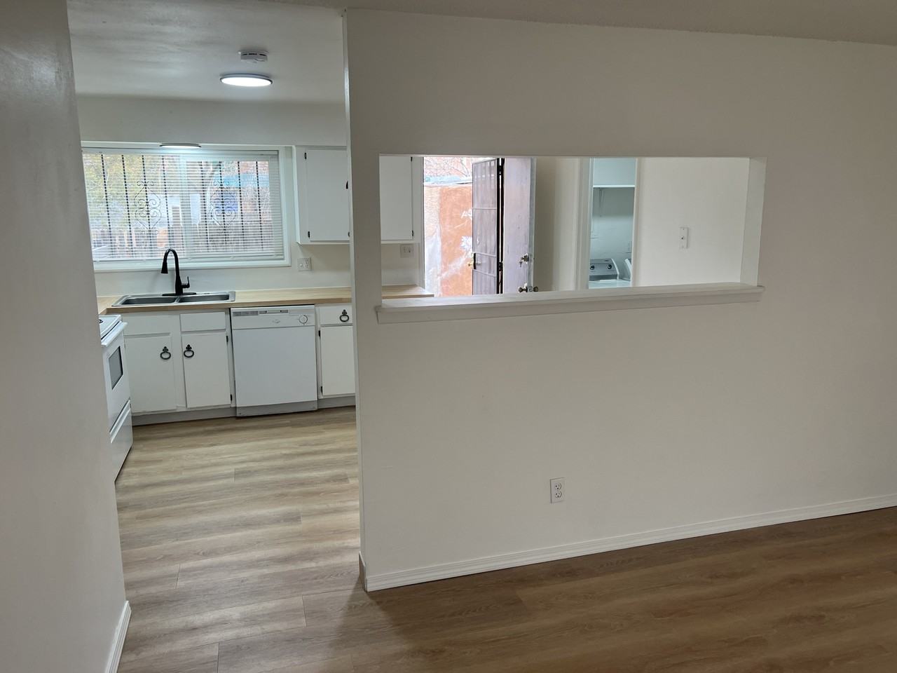 317 Girard Blvd Se - Photo 7 of 20