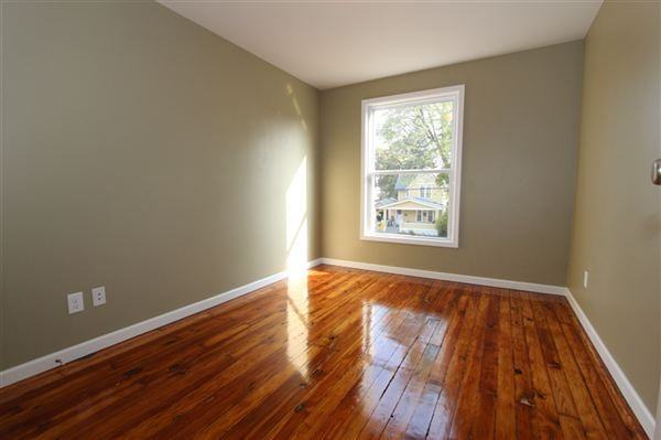 539 Norwood Ave SE - Photo 3 of 11