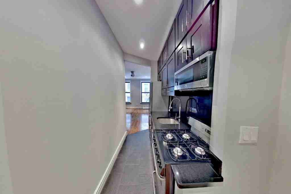 51 Leroy St #2D - Photo 5 of 6