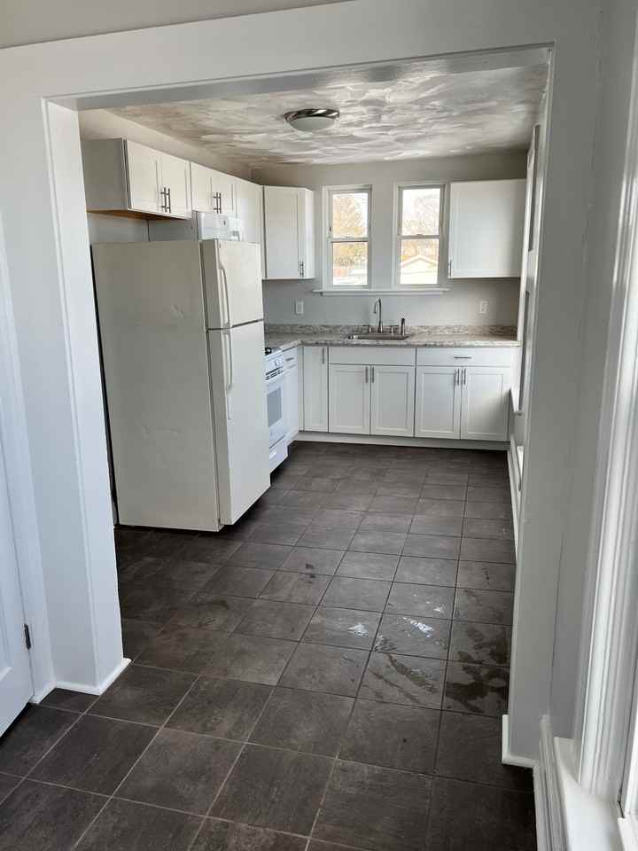 7 Center St #1 - Photo 2 of 9