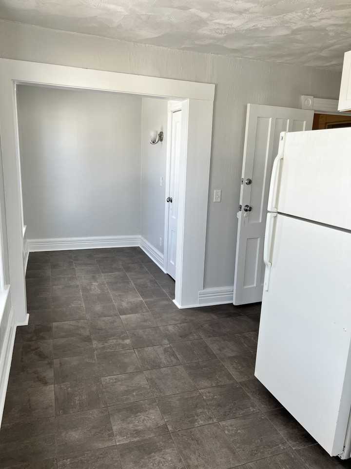 7 Center St #1 - Photo 3 of 9