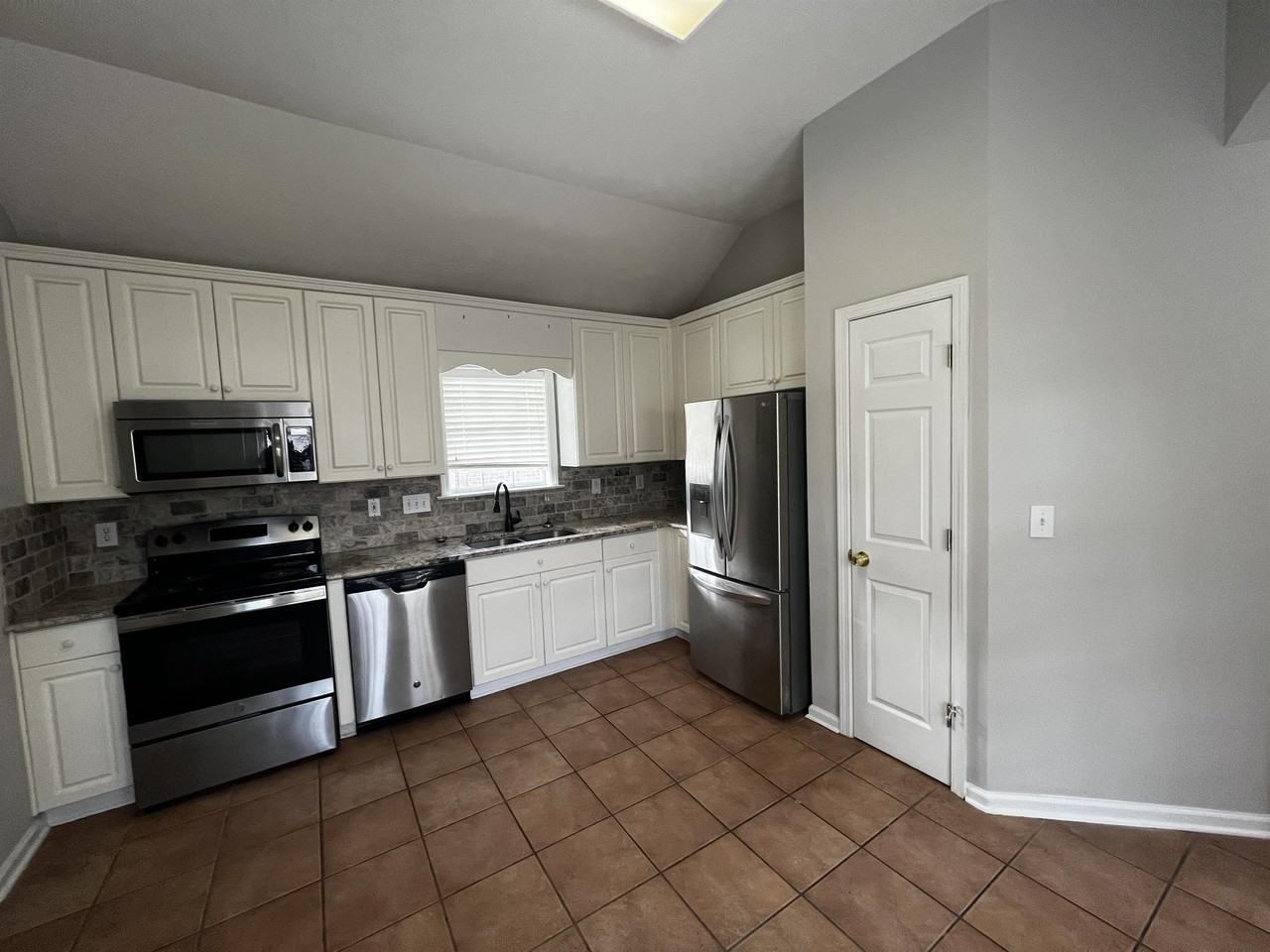 8706 Stoneridge Pl #1 - Photo 7 of 27