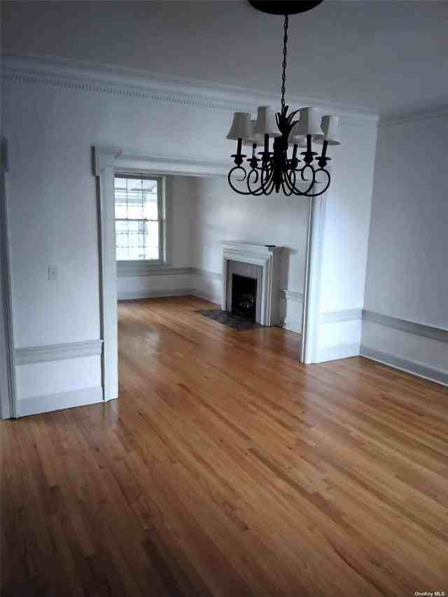 595 Crown Street - Photo 2 of 10