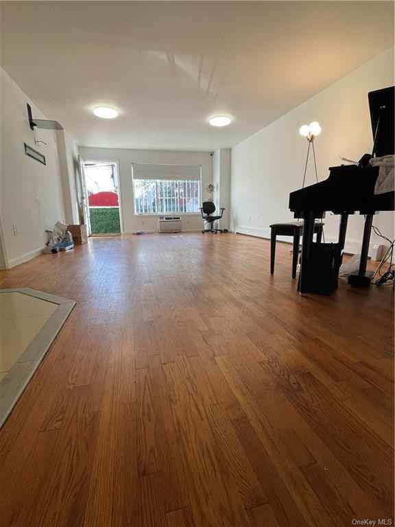 1749 Seward Ave - Photo 2 of 5