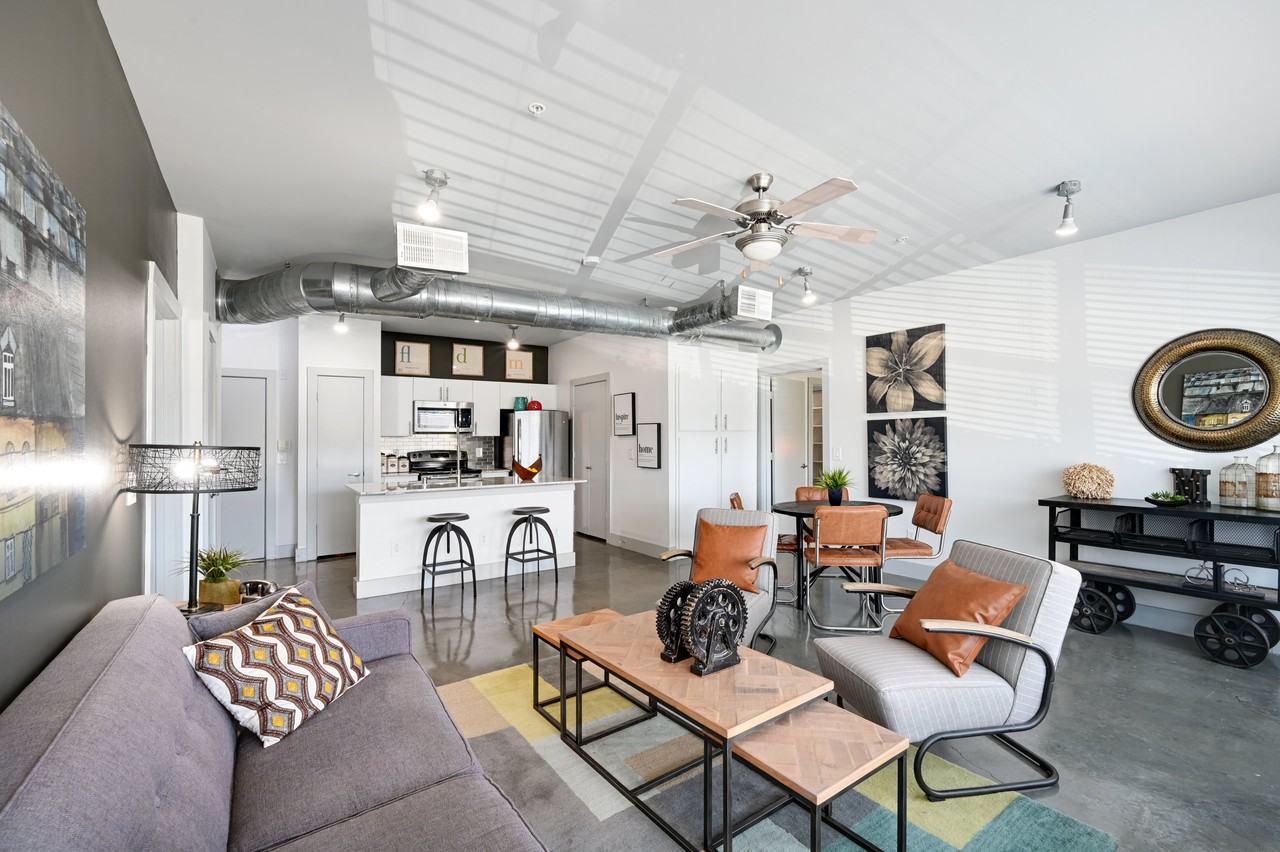 5225 Maple Avenue - Photo 4 of 53