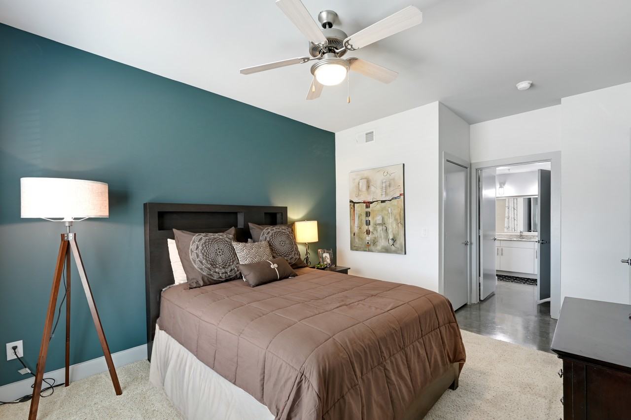 5225 Maple Avenue - Photo 7 of 53