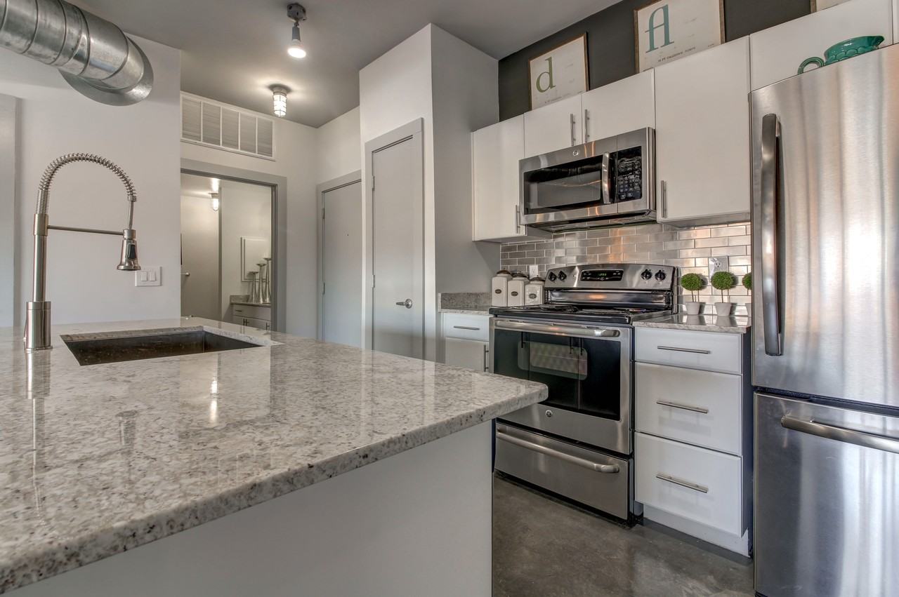 5225 Maple Avenue - Photo 2 of 53