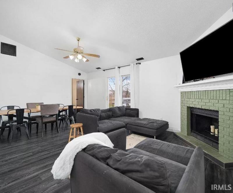 13411 Hoosier St - Photo 2 of 5