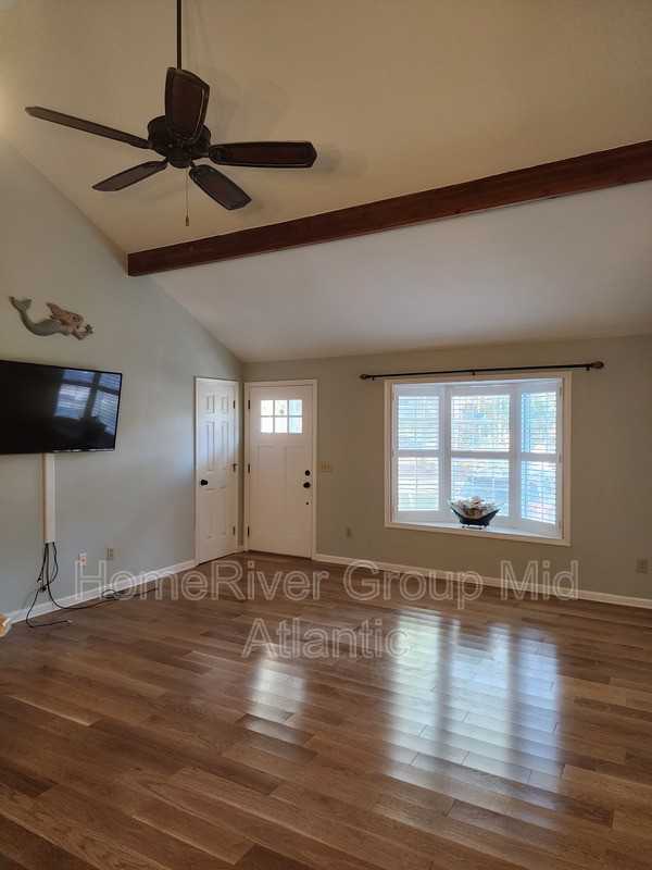 176 Sandyhook Rd - Photo 3 of 24