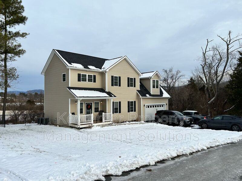 301 Purdue St - Photo 2 of 39