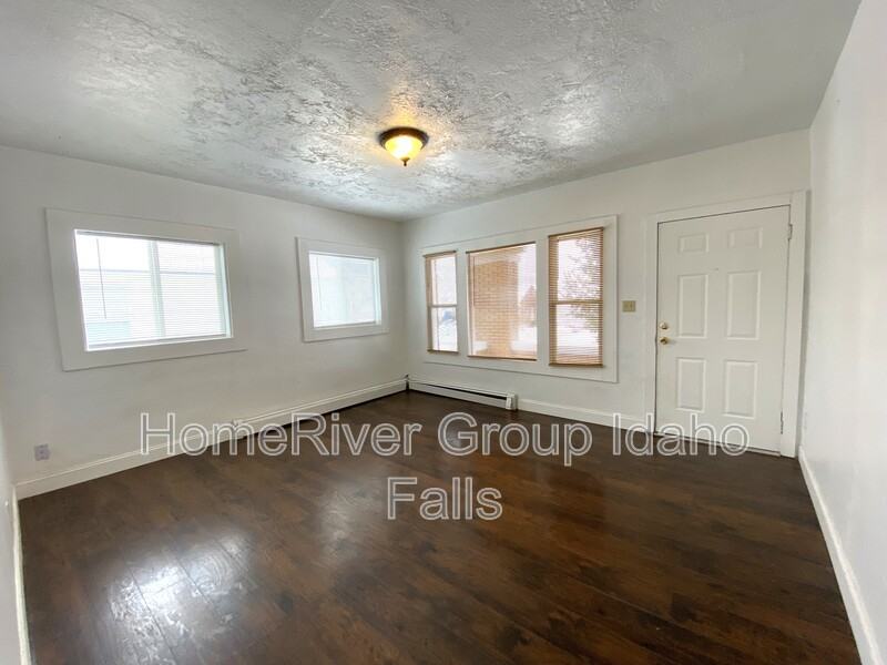 172 E 2nd S #1 - Photo 4 of 12