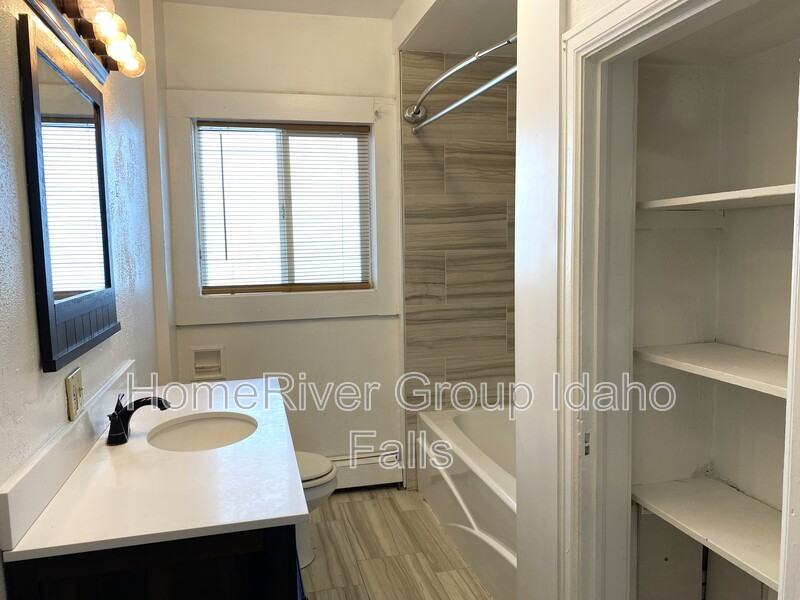 172 E 2nd S #1 - Photo 5 of 12