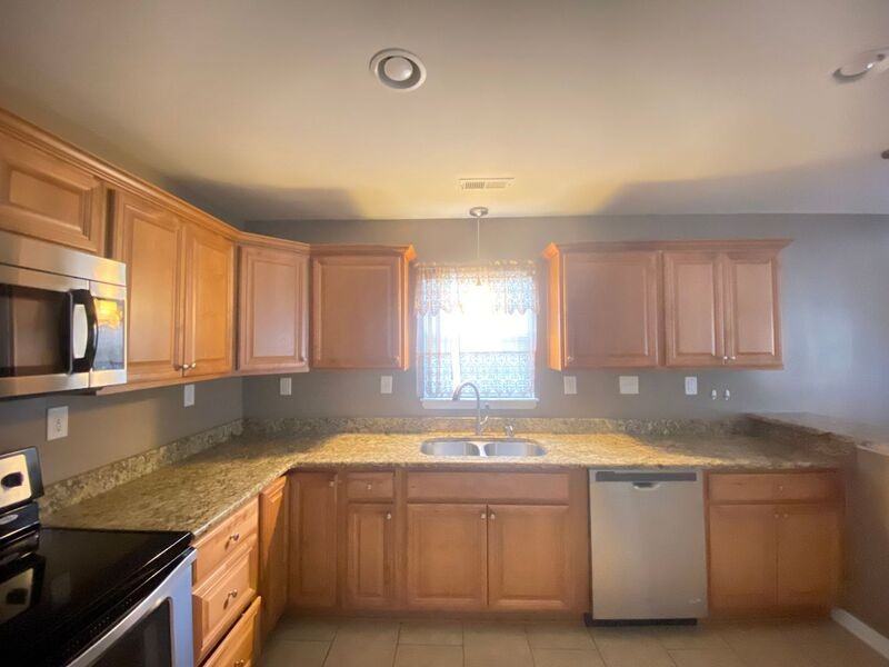 100 Elm St - Photo 3 of 18
