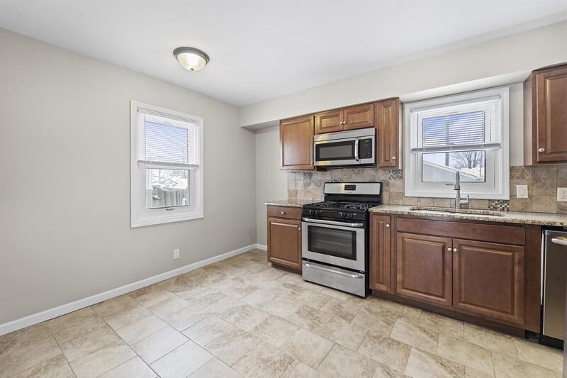 17140 Matthews St - Photo 3 of 12