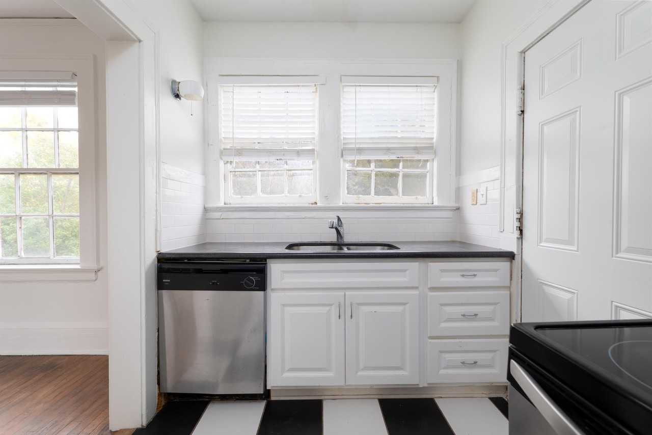 2061 Forbes St - Photo 2 of 8