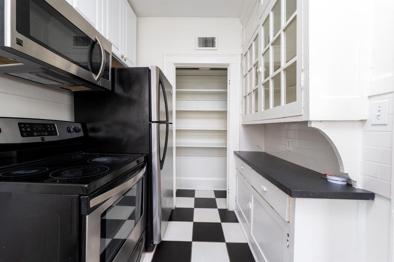 2061 Forbes St - Photo 3 of 8