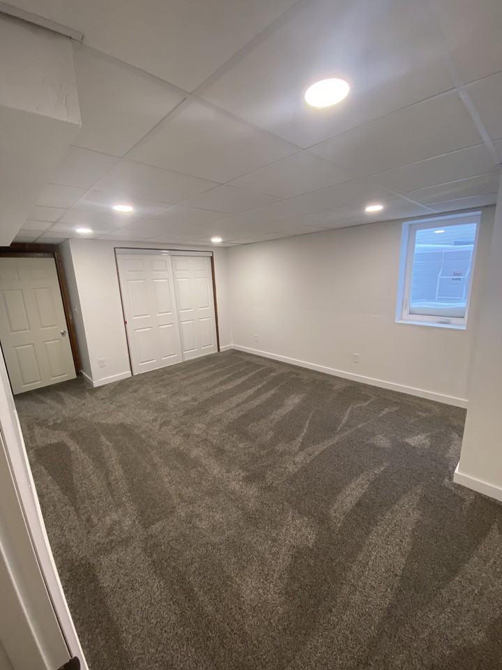 910 South 39th Street - Photo 2 of 7