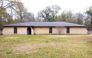 featured image of 3306 Timberlane Cir #1