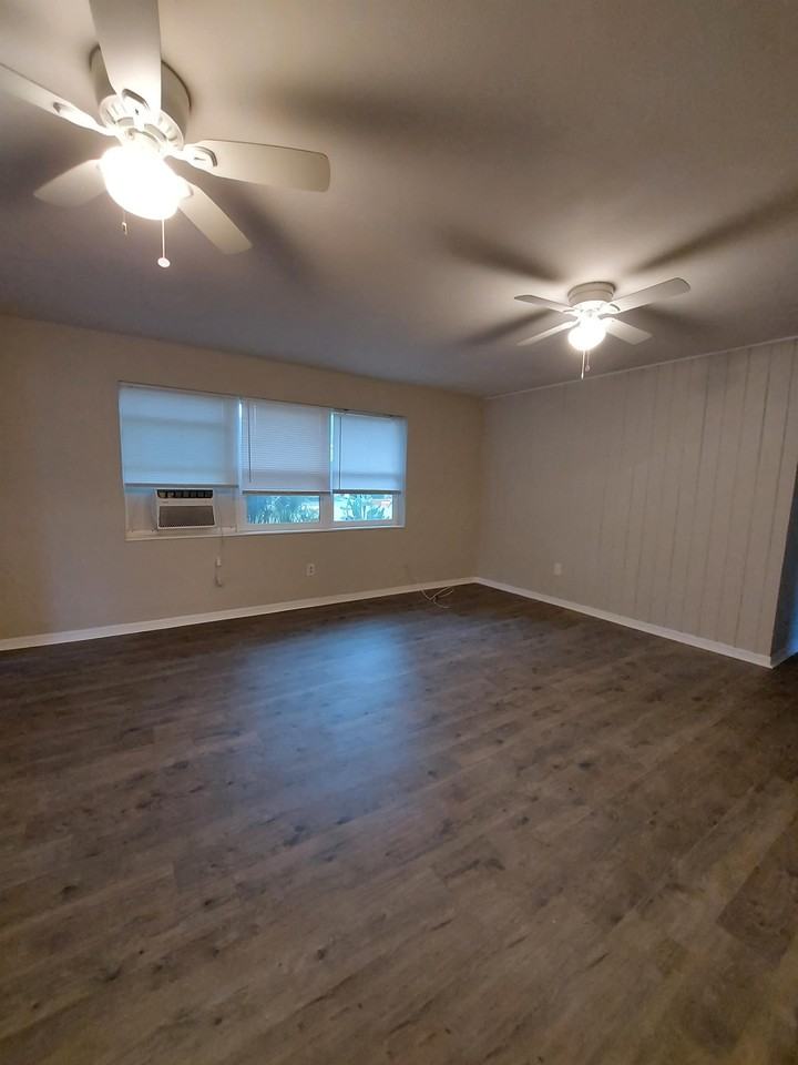 2247 Stella St #1 - Photo 3 of 13