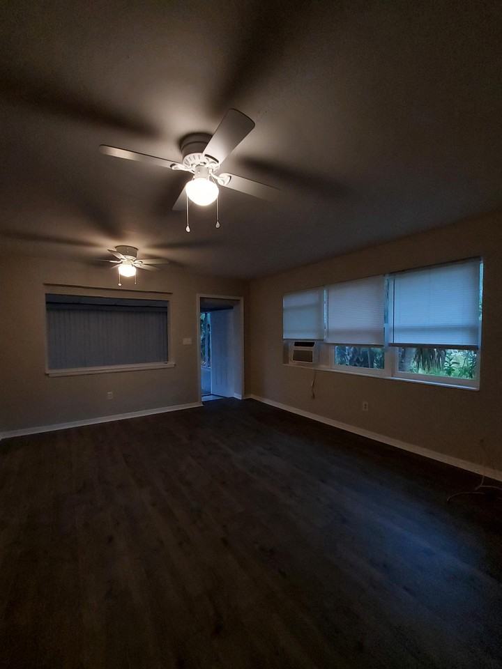 2247 Stella St #1 - Photo 4 of 13