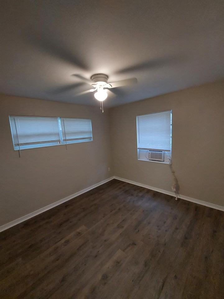 2247 Stella St #1 - Photo 5 of 13